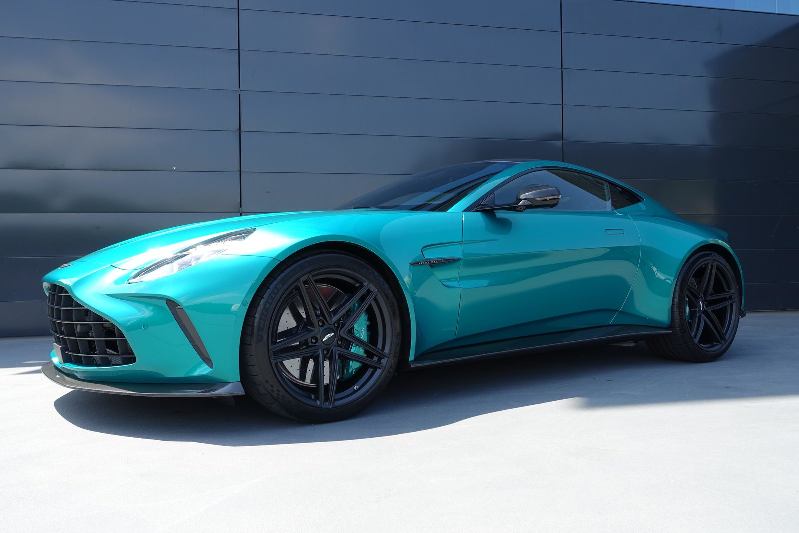 Brukt Aston Martin V8 Vantage 