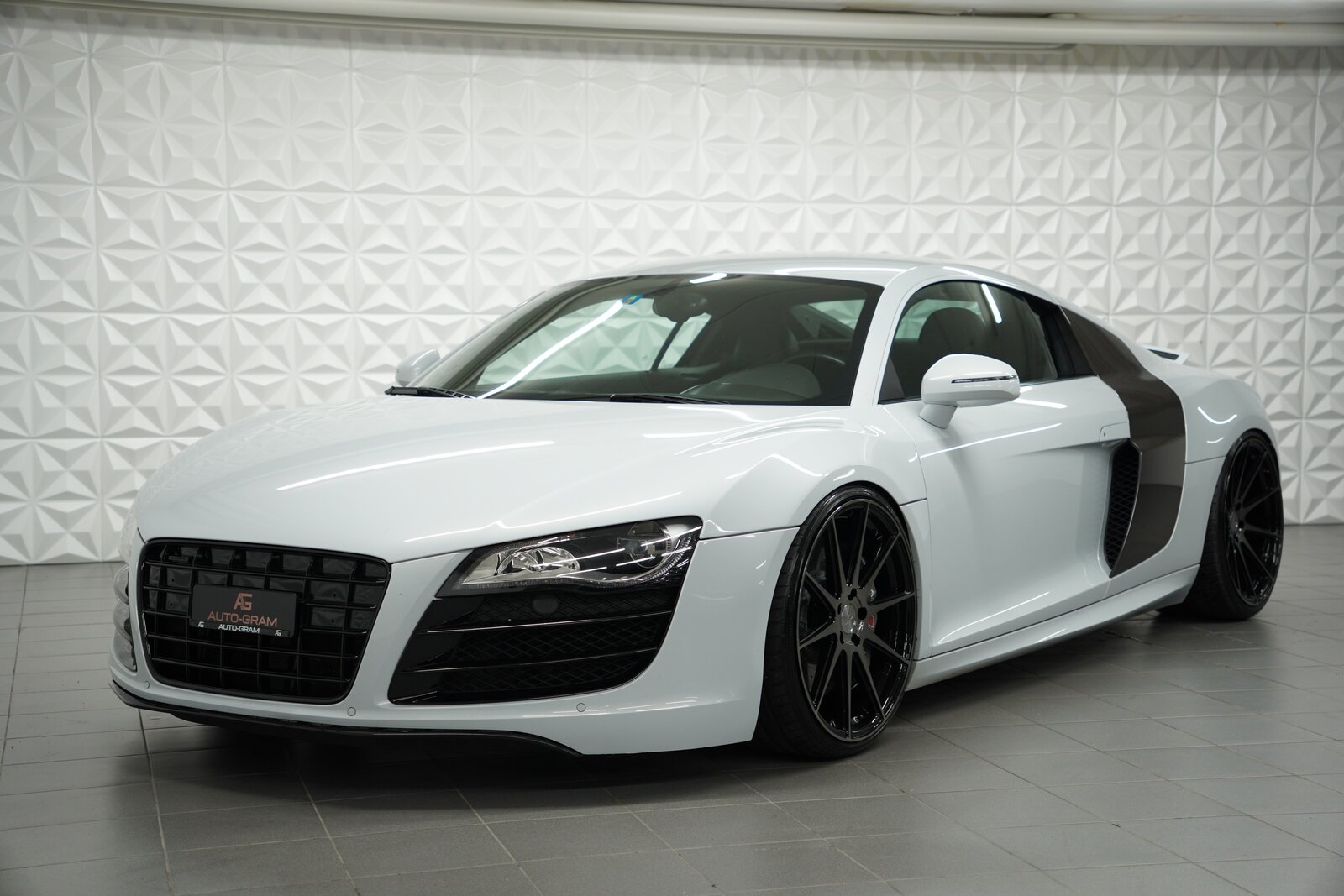 AUDI R8 Coupé 5.2 R-Tronic used for CHF 67'990,- on AUTOLINA