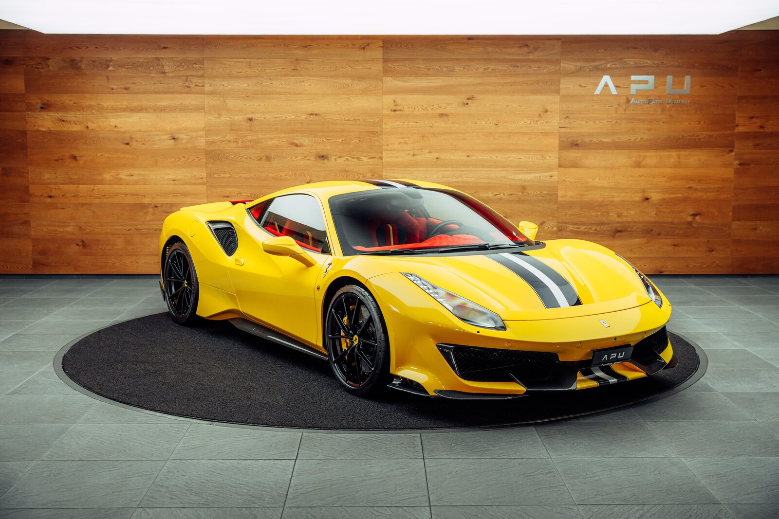 Ferrari 488 Pista Giallo Modena