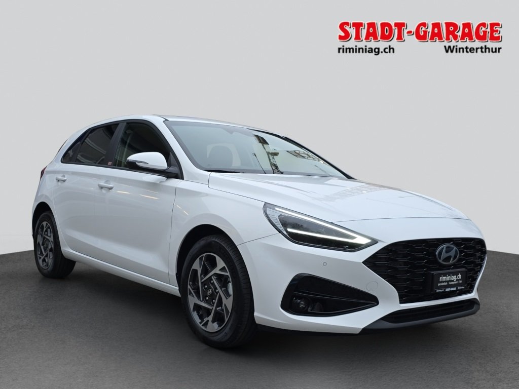 HYUNDAI i30 1.5 T-GDi Amplia