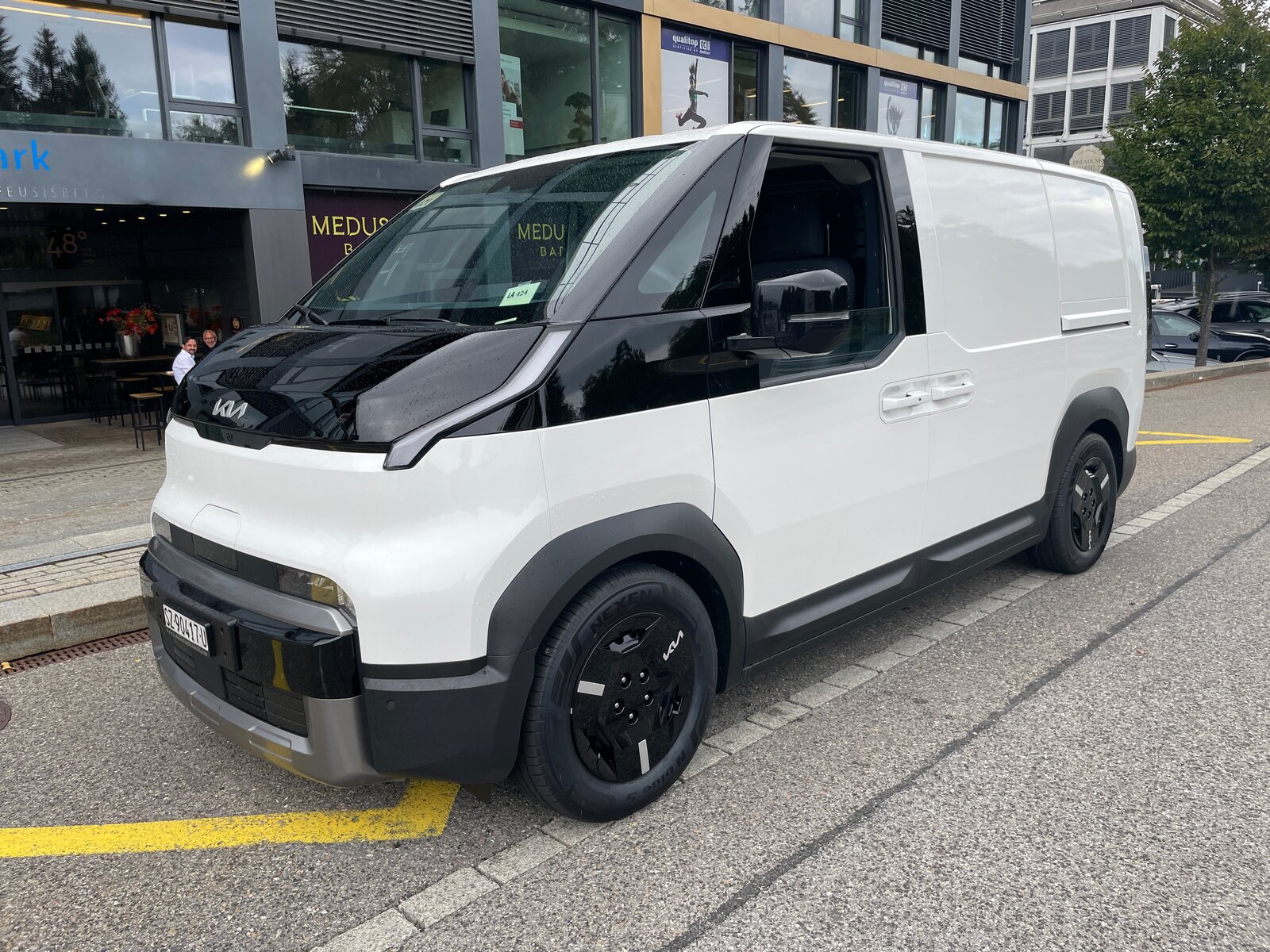 Kia PV5 Cargo 71.2 kWh Plus L2H1, 2-Schiebetüren und Wärmepum
