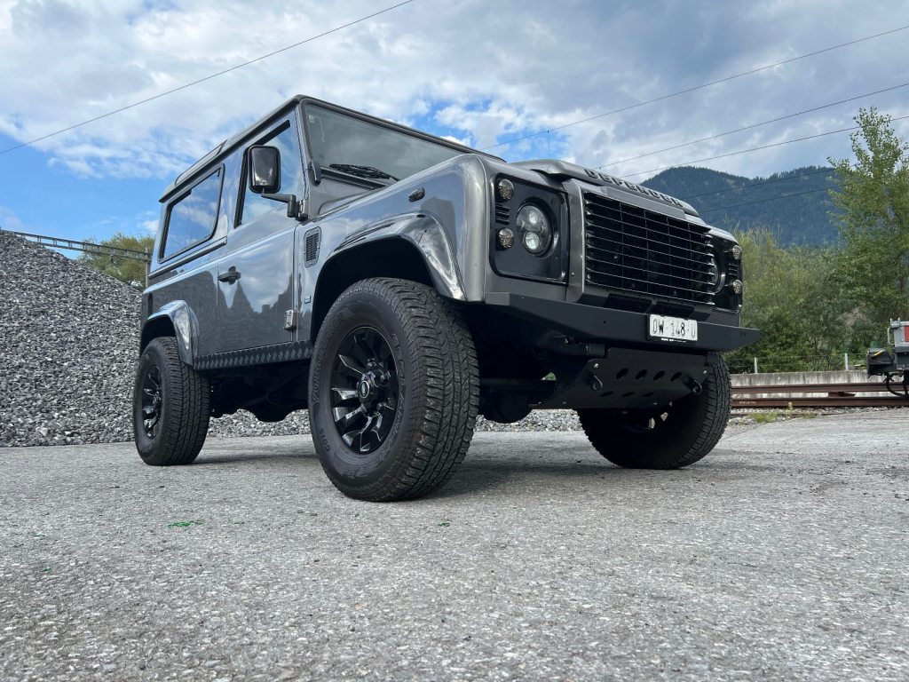 LAND ROVER DEFENDER 2.4 Td4 SW Avus Performance