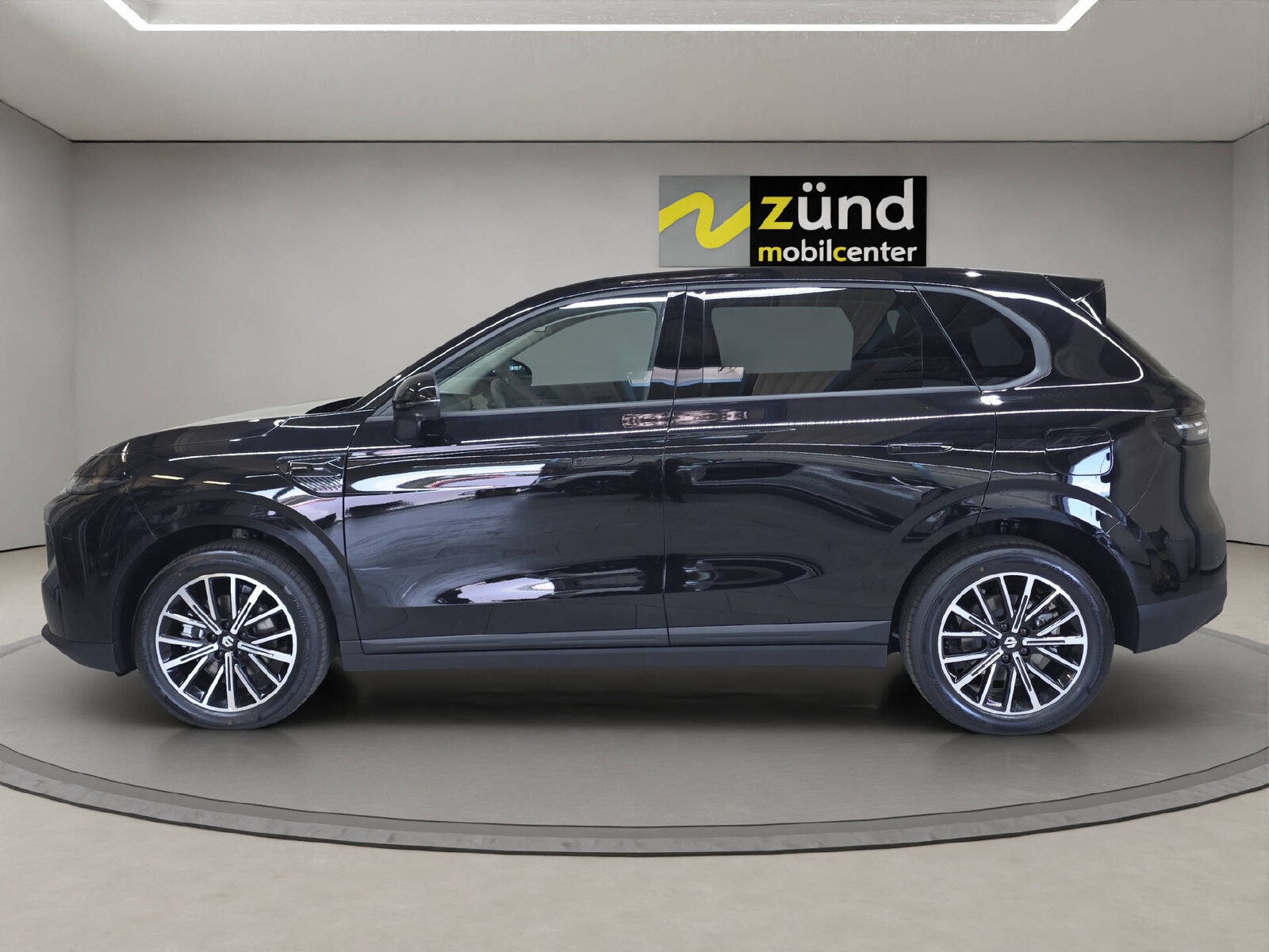 LEAPMOTOR B10 1.5 Hybrid EV