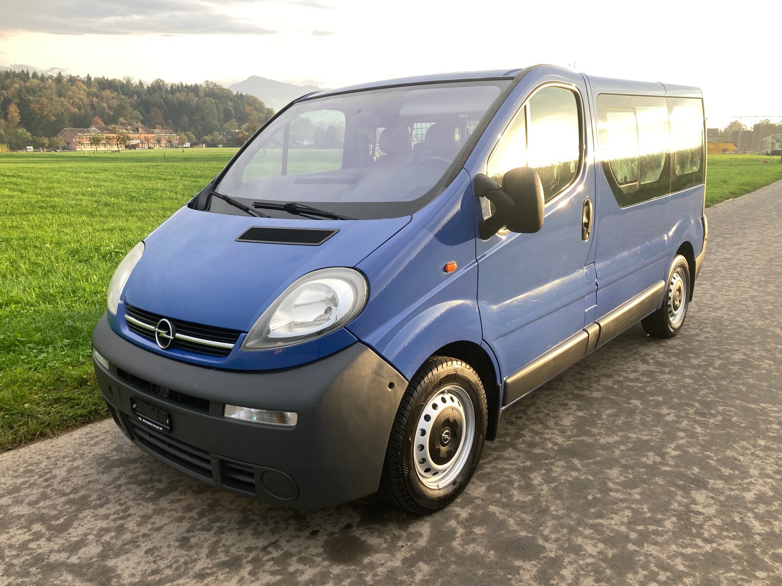Opel Vivaro 2.5 CDTI 2.7t L1H1 Automat 9 Sitzer mit Anhängerkup