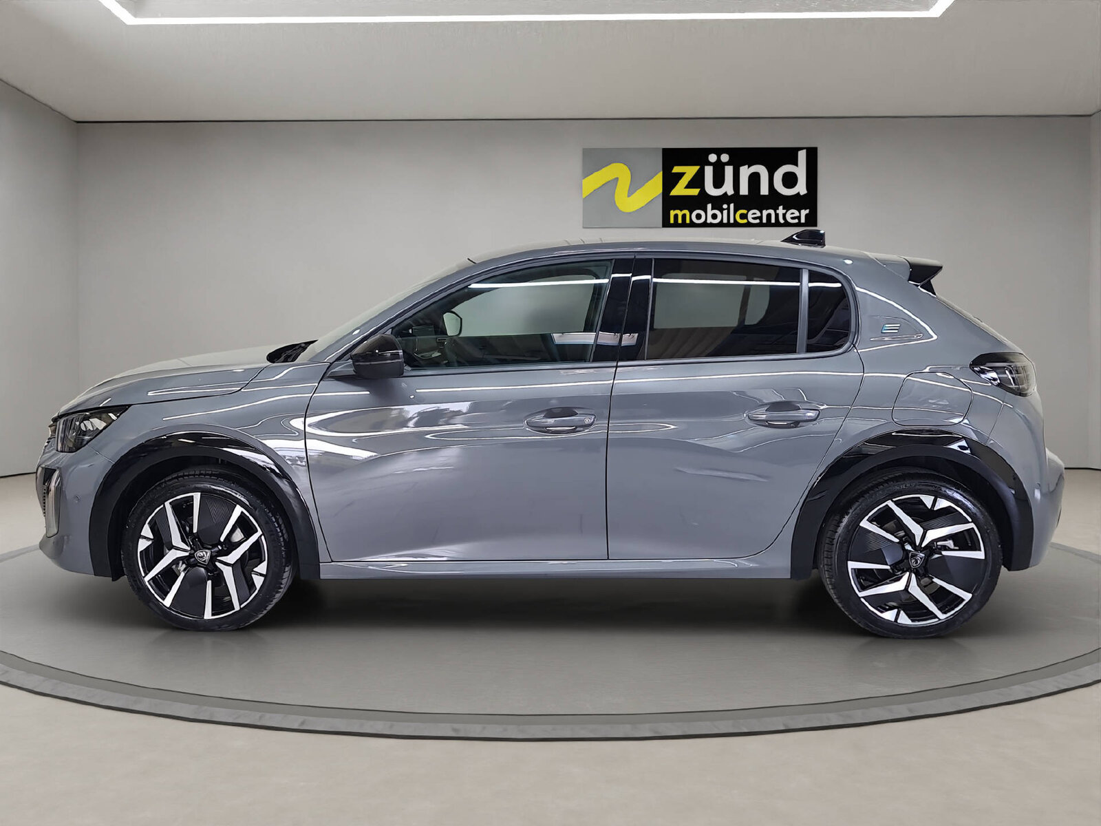 PEUGEOT E-208 GT