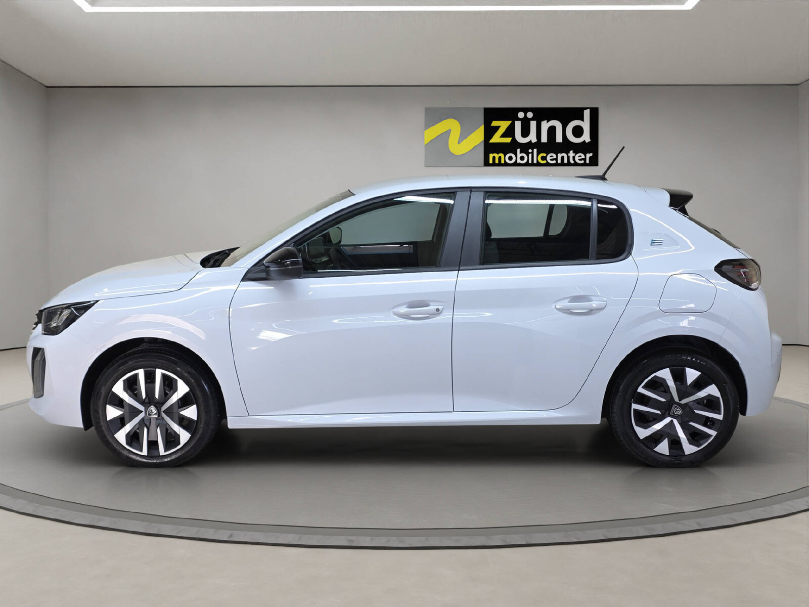 PEUGEOT E-208 136 Style
