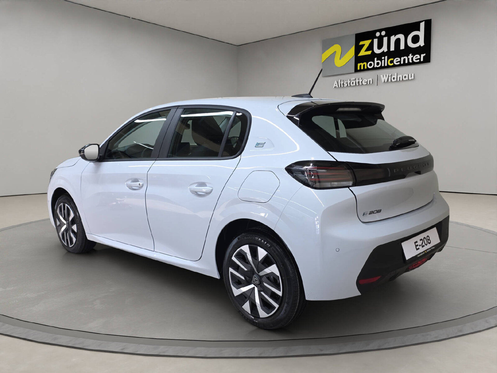 PEUGEOT E-208 136 Style