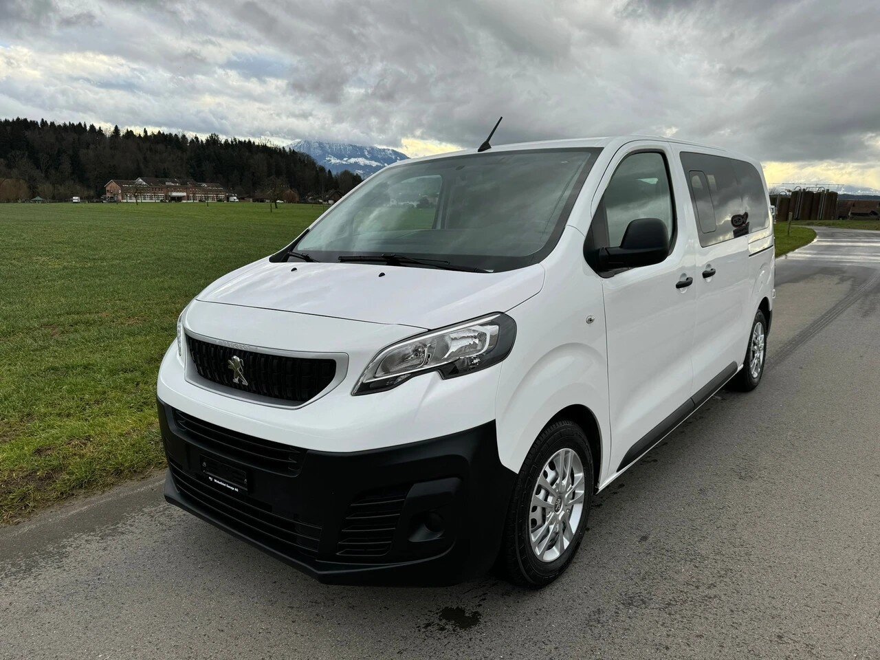 PEUGEOT Traveller 2.0 BlueHDi Active Standard 9 Plätzer