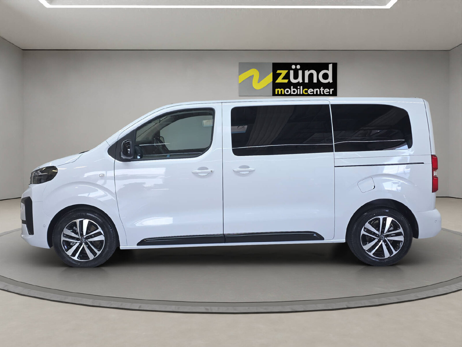 PEUGEOT Traveller Long 2.2 BlueHDi 180  Family Edition S/S