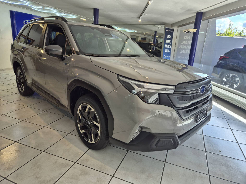 SUBARU Forester Station 2.0i e-Boxer Swiss Plus