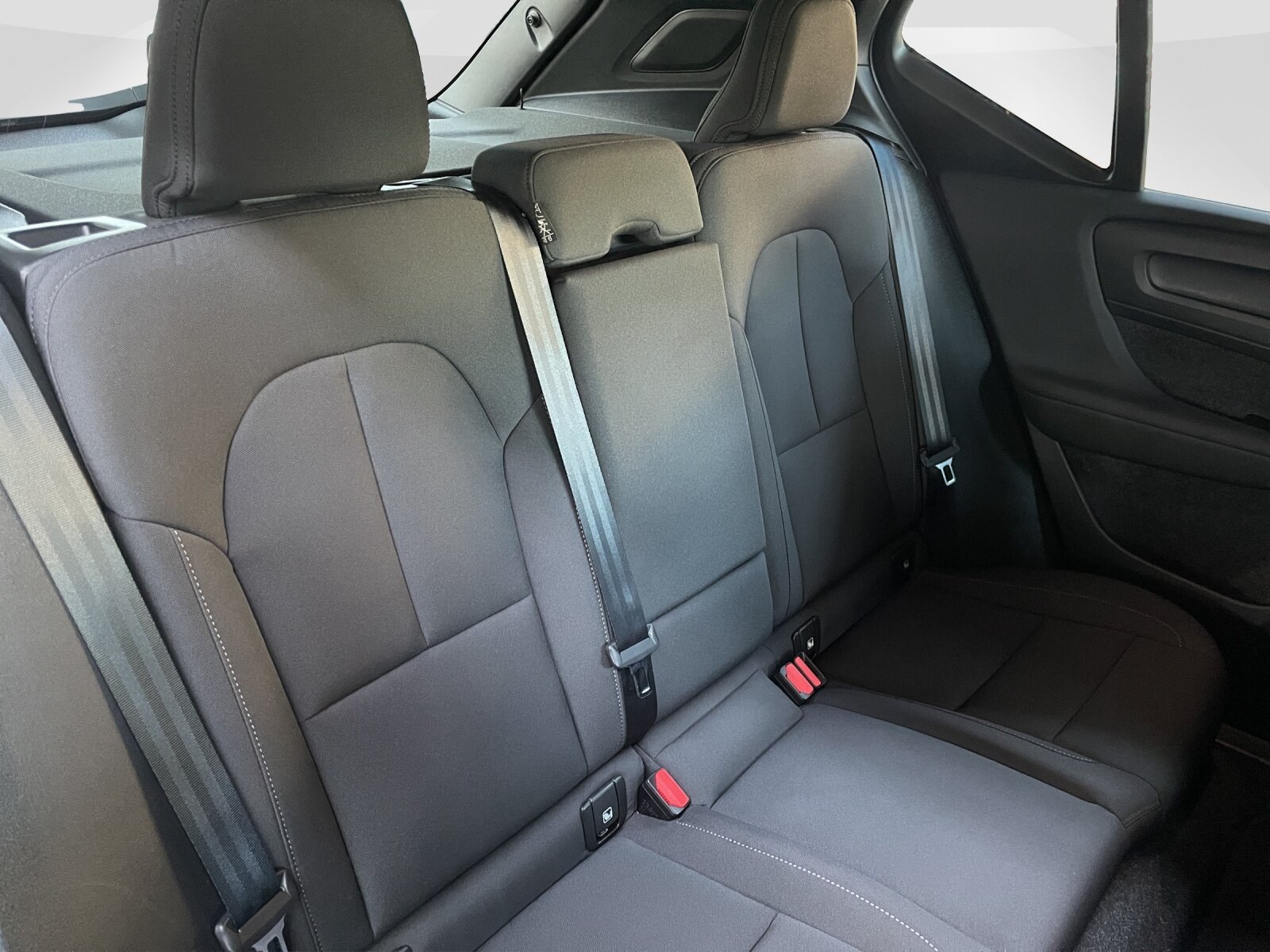 2025 Volvo EX 40