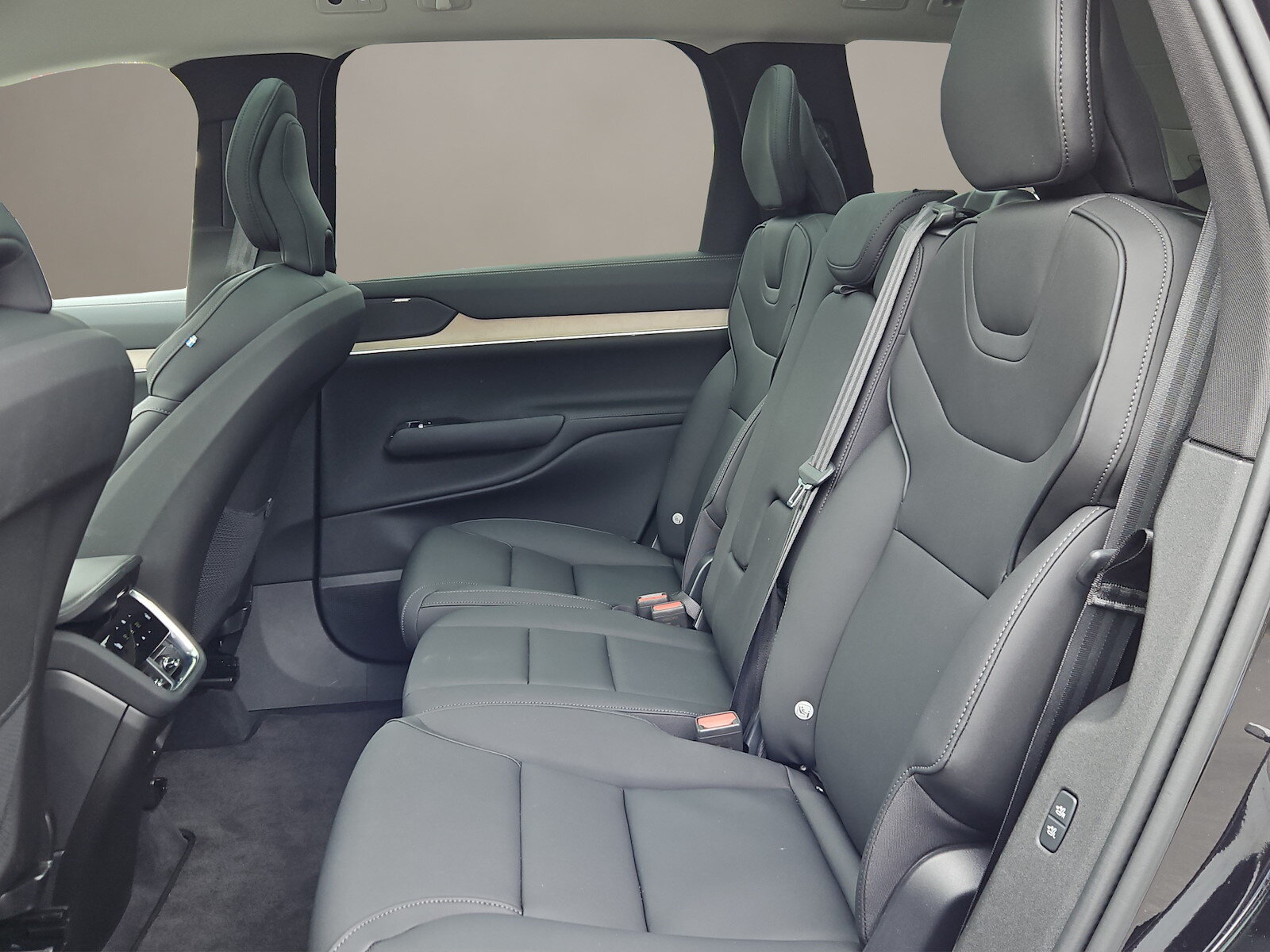 2025 Volvo EX 90